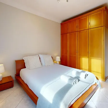 Apartment 3 Bedroom Flat, 50 Metres From Monaco!